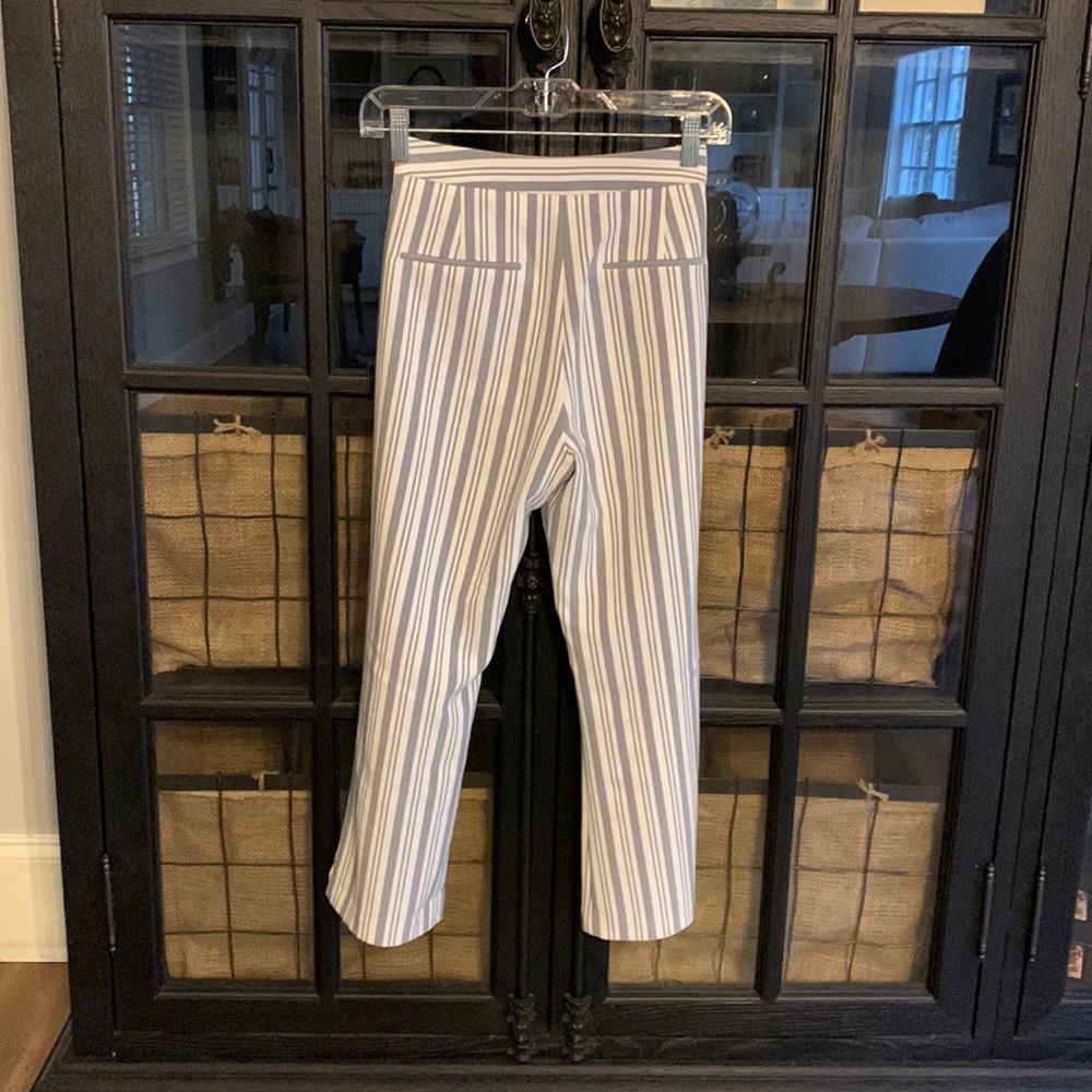 Gianni Bini gray & White pinstripe size 4 dress pants.